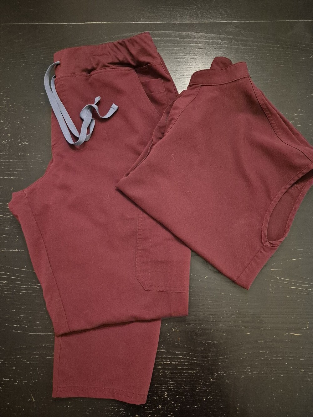 FIGS Scrub Set in Burgundy M/XL